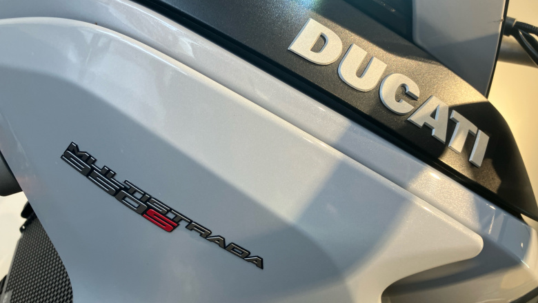 Ducati Multistrada 950 - Red + Spoked Wheels (MY18)